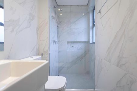 Apartamento para alugar com 110m², 4 quartos e 2 vagas Apartamento para alugar com 110m², 4 quartos e 2 vagasBanheiro da suíte