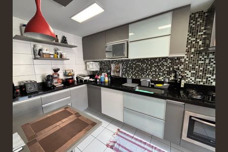 Apartamento à venda com 122m², 4 quartos e 2 vagas Apartamento à venda com 122m², 4 quartos e 2 vagasCozinha