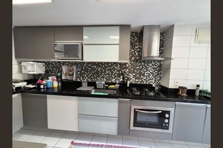 Apartamento à venda com 122m², 4 quartos e 2 vagas Apartamento à venda com 122m², 4 quartos e 2 vagasCozinha