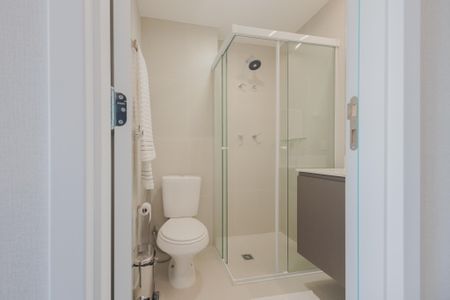 Banheiro de kitnet/studio à venda com 1 quarto, 24m² em Pinheiros, São Paulo