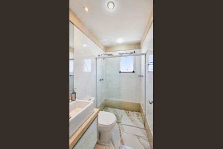 Apartamento à venda com 104m², 2 quartos e 2 vagasBanheiro da suíte