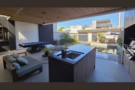 Casa de condomínio à venda com 380m², 3 quartos e 3 vagas