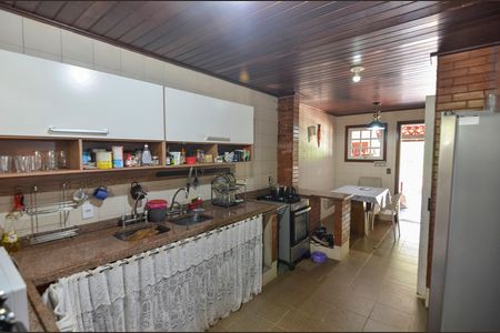 Casa à venda com 600m², 3 quartos e 2 vagas Casa à venda com 600m², 3 quartos e 2 vagasCozinha