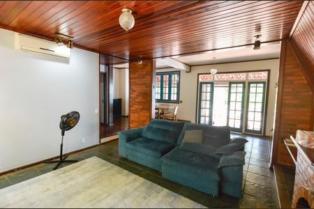 Sala de casa à venda com 3 quartos, 600m² em Grajaú, Rio de Janeiro