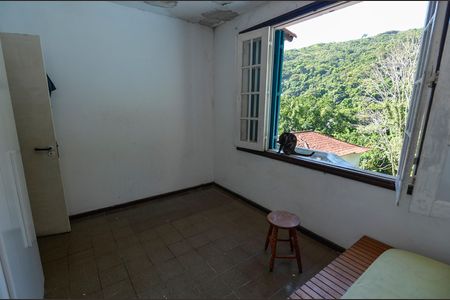 Casa à venda com 600m², 3 quartos e 2 vagas Casa à venda com 600m², 3 quartos e 2 vagasQuarto 2
