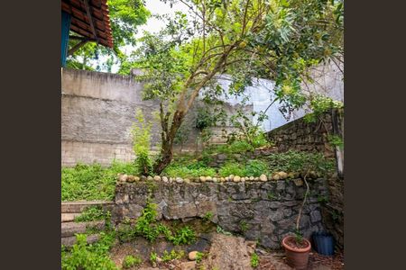 Casa à venda com 600m², 3 quartos e 2 vagas Casa à venda com 600m², 3 quartos e 2 vagasQuintal