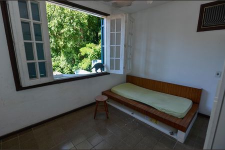 Casa à venda com 600m², 3 quartos e 2 vagas Casa à venda com 600m², 3 quartos e 2 vagasQuarto 2