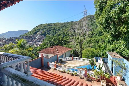 Casa à venda com 600m², 3 quartos e 2 vagas Casa à venda com 600m², 3 quartos e 2 vagasQuarto 2