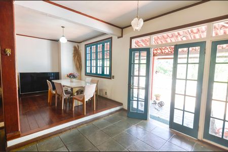 Sala de casa à venda com 3 quartos, 600m² em Grajaú, Rio de Janeiro