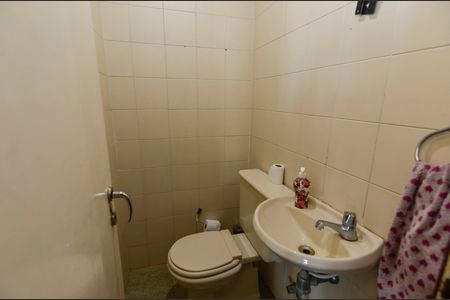 Casa à venda com 600m², 3 quartos e 2 vagas Casa à venda com 600m², 3 quartos e 2 vagasLavabo