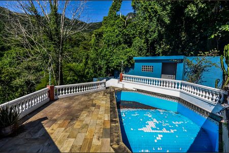 Casa à venda com 600m², 3 quartos e 2 vagas Casa à venda com 600m², 3 quartos e 2 vagasÁrea externa