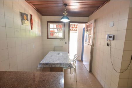 Casa à venda com 600m², 3 quartos e 2 vagas Casa à venda com 600m², 3 quartos e 2 vagasCozinha