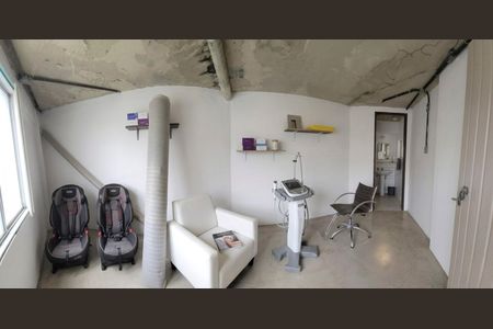 Casa à venda com 600m², 3 quartos e 2 vagas Casa à venda com 600m², 3 quartos e 2 vagasQuarto de Serviço
