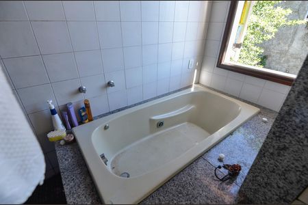 Casa à venda com 600m², 3 quartos e 2 vagas Casa à venda com 600m², 3 quartos e 2 vagasBanheiro da Suíte