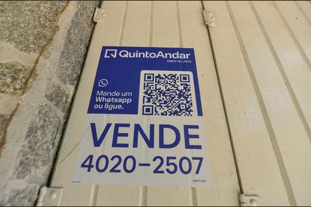 Casa à venda com 600m², 3 quartos e 2 vagas Casa à venda com 600m², 3 quartos e 2 vagasFachada