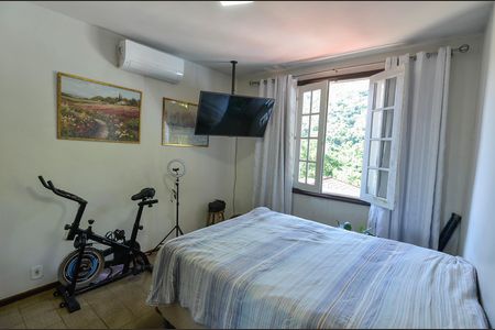 Casa à venda com 600m², 3 quartos e 2 vagas Casa à venda com 600m², 3 quartos e 2 vagasSuíte