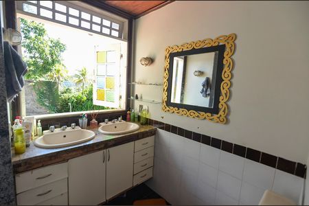 Casa à venda com 600m², 3 quartos e 2 vagas Casa à venda com 600m², 3 quartos e 2 vagasBanheiro da Suíte