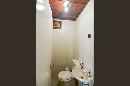 Casa à venda com 600m², 3 quartos e 2 vagas Casa à venda com 600m², 3 quartos e 2 vagasLavabo