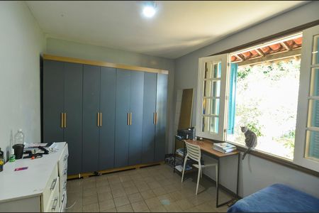 Casa à venda com 600m², 3 quartos e 2 vagas Casa à venda com 600m², 3 quartos e 2 vagasQuarto 1