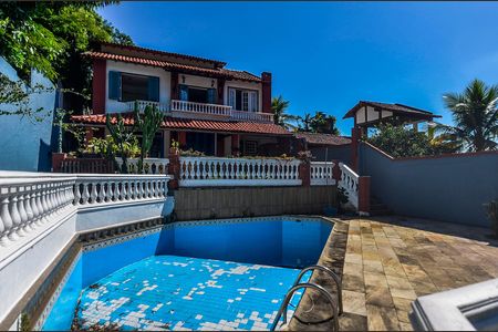 Casa à venda com 600m², 3 quartos e 2 vagas Casa à venda com 600m², 3 quartos e 2 vagasÁrea externa