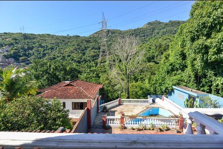 Casa à venda com 600m², 3 quartos e 2 vagas Casa à venda com 600m², 3 quartos e 2 vagasSuíte