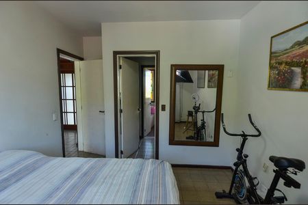 Casa à venda com 600m², 3 quartos e 2 vagas Casa à venda com 600m², 3 quartos e 2 vagasSuíte