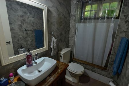 Casa à venda com 600m², 3 quartos e 2 vagas Casa à venda com 600m², 3 quartos e 2 vagasBanheiro Social