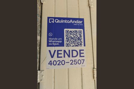 Casa à venda com 600m², 3 quartos e 2 vagas Casa à venda com 600m², 3 quartos e 2 vagasFachada