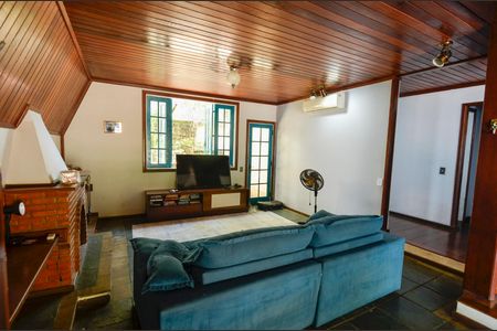 Sala de casa à venda com 3 quartos, 600m² em Grajaú, Rio de Janeiro