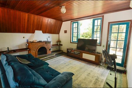 Casa à venda com 600m², 3 quartos e 2 vagas Casa à venda com 600m², 3 quartos e 2 vagasSala