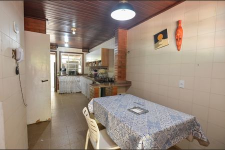Casa à venda com 600m², 3 quartos e 2 vagas Casa à venda com 600m², 3 quartos e 2 vagasCozinha