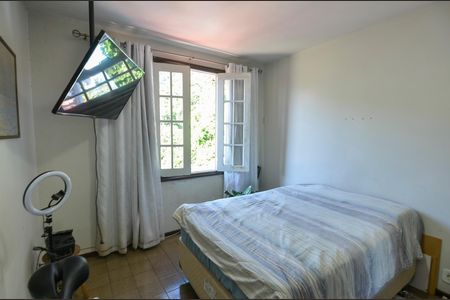 Casa à venda com 600m², 3 quartos e 2 vagas Casa à venda com 600m², 3 quartos e 2 vagasSuíte