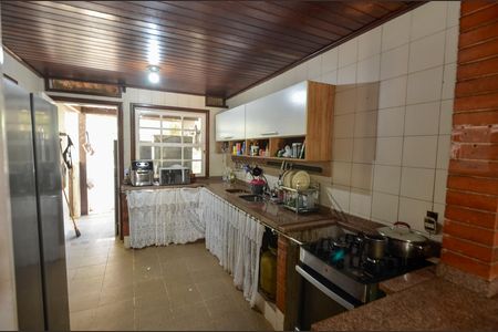 Casa à venda com 600m², 3 quartos e 2 vagas Casa à venda com 600m², 3 quartos e 2 vagasCozinha