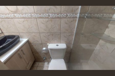 Casa de condomínio para alugar com 75m², 3 quartos e 1 vaga Casa de condomínio para alugar com 75m², 3 quartos e 1 vagaBanheiro