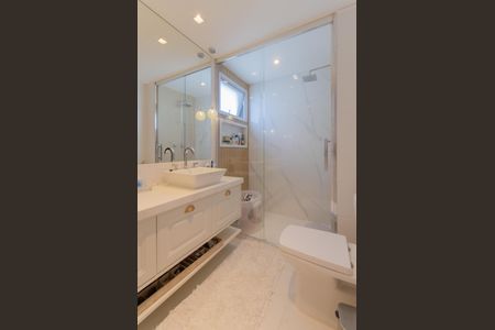 Apartamento à venda com 140m², 3 quartos e 3 vagas Apartamento à venda com 140m², 3 quartos e 3 vagasBanheiro da Suíte 2