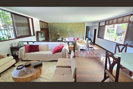 Casa à venda com 4 quartos, 200m² em Piratininga, Niterói