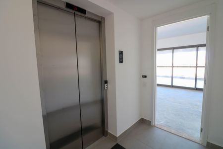 Apartamento à venda com 180m², 3 quartos e 3 vagasHall privativo