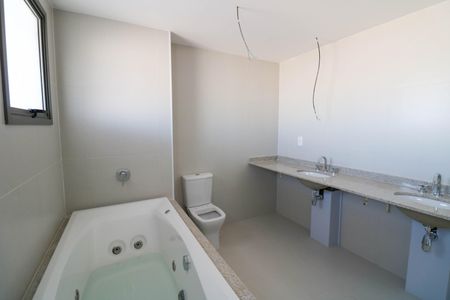 Apartamento à venda com 180m², 3 quartos e 3 vagasBanheiro da Suíte 3