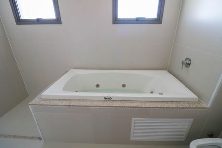 Apartamento à venda com 180m², 3 quartos e 3 vagasBanheiro da Suíte 3