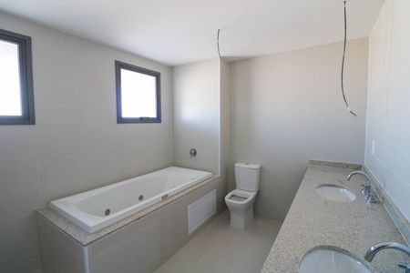 Apartamento à venda com 180m², 3 quartos e 3 vagasBanheiro da Suíte 3