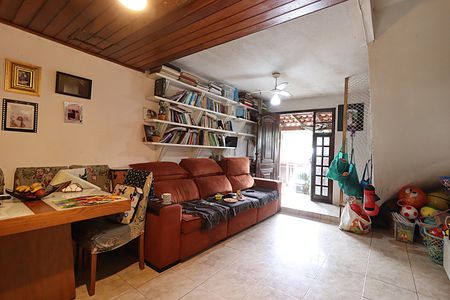 Sala de casa de condomínio para alugar com 2 quartos, 120m² em Morro Santana, Porto Alegre