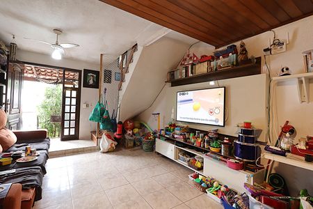 Casa de condomínio à venda com 120m², 2 quartos e 1 vagaSala