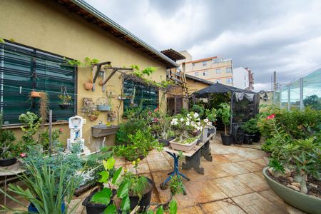 Casa à venda com 1200m², 10 quartos e 5 vagasAREA LIVRE 