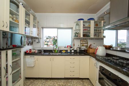 Casa à venda com 1200m², 10 quartos e 5 vagasCOZINHA