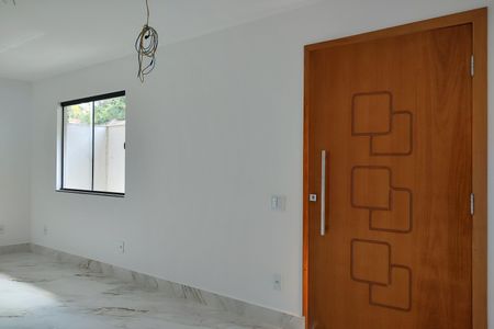 Casa de condomínio à venda com 120m², 3 quartos e 2 vagasSala