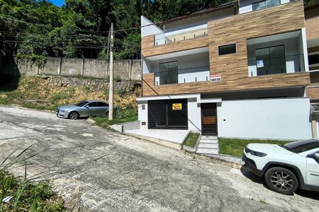 Casa de condomínio à venda com 120m², 3 quartos e 2 vagasFachada