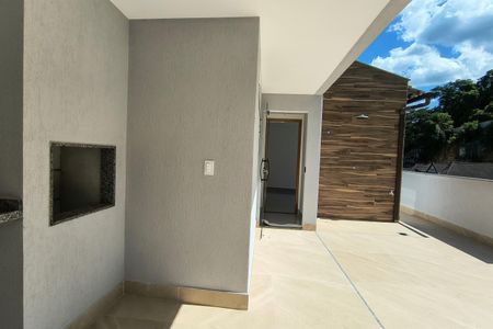 Casa de condomínio à venda com 120m², 3 quartos e 2 vagasChurrasqueira