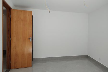 Casa de condomínio à venda com 120m², 3 quartos e 2 vagasQuarto 2 - Suíte