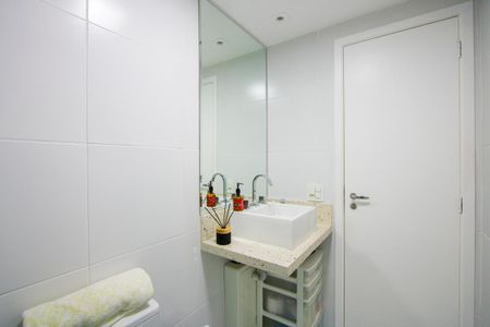 Apartamento à venda com 126m², 3 quartos e 2 vagas Apartamento à venda com 126m², 3 quartos e 2 vagasBanheiro social