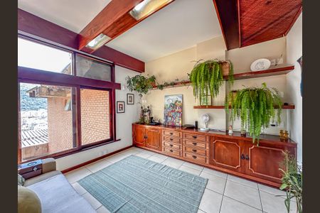 Casa à venda com 190m², 3 quartos e 1 vaga